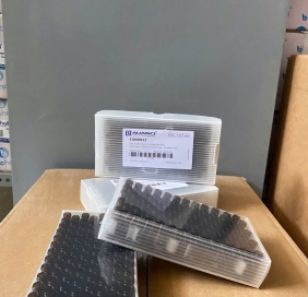 C0000013 (ALWSCI/ LABFIL) Chai thủy tinh vial nâu 2ml có chia vạch tới 1.5ml ,12x32mm, đáy bằng có label, ( dùng nắp vặn 9-425). Hộp 100 cái