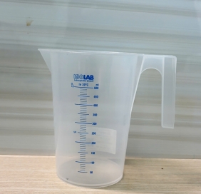 Ca nhựa có quai 500ml, kẻ vạch xanh