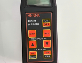 Máy Đo pH HI8424 (Hanna)
